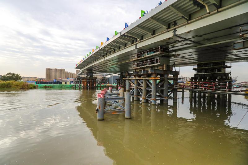 上海宝山又添新桥,跨蕰藻浜大桥整体顶推到位