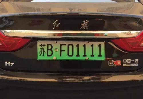 中国车牌有几种颜色?分别代表什么含义?遇到这两种要避着走