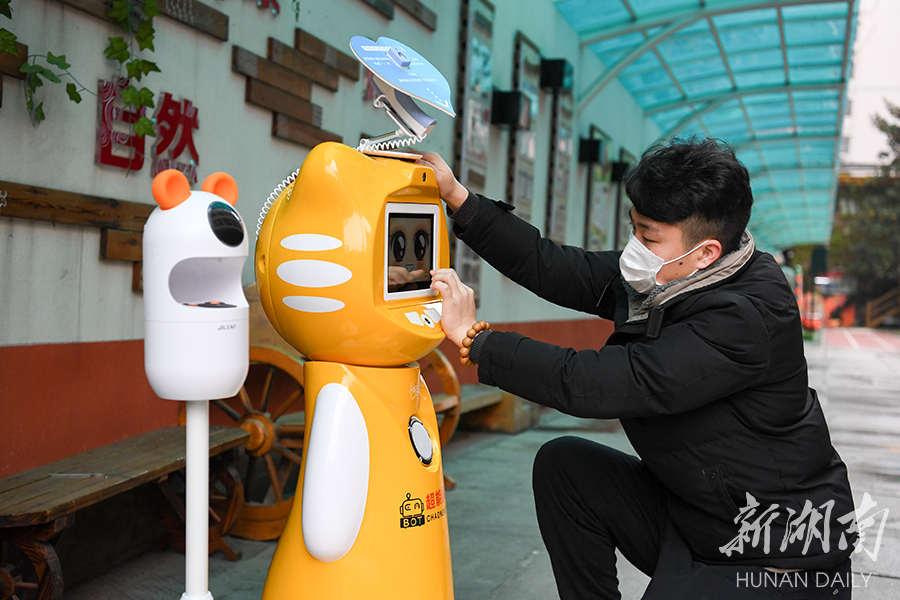 晨检机器人防疫备开学
