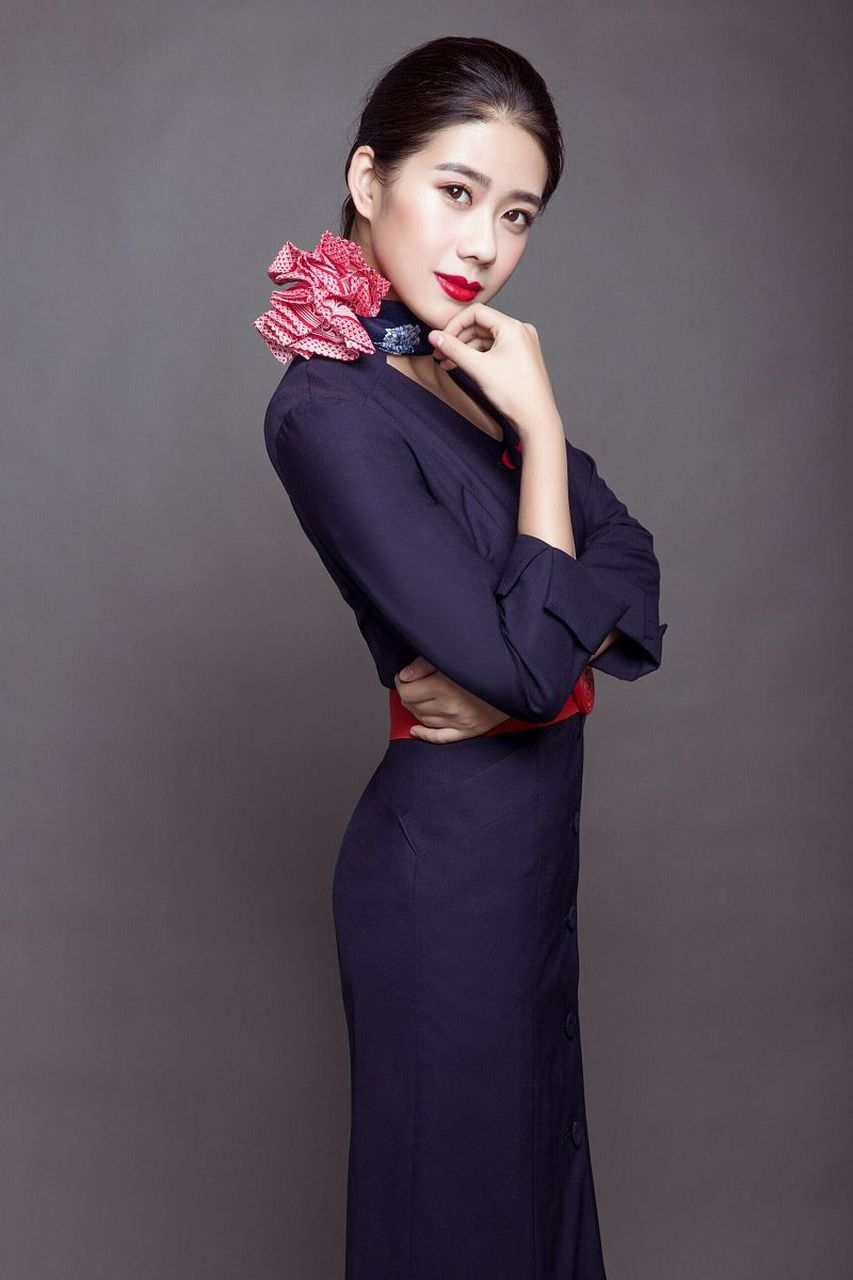 真相是……空姐一直是众多年轻女性的梦想职业,她们优雅的形象,专业的