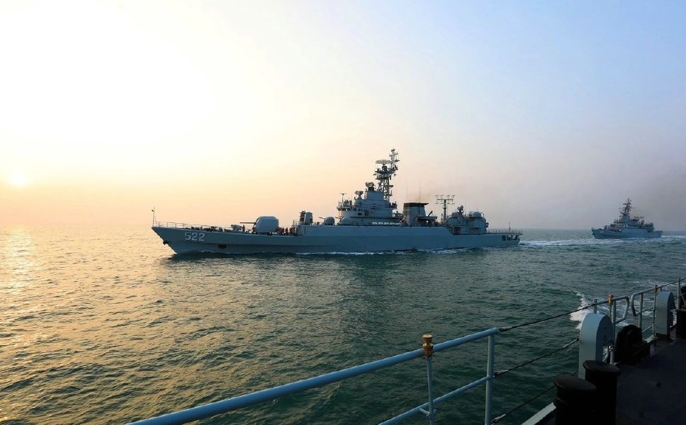 舷号看来紧张,老542才退,新542舰已露面