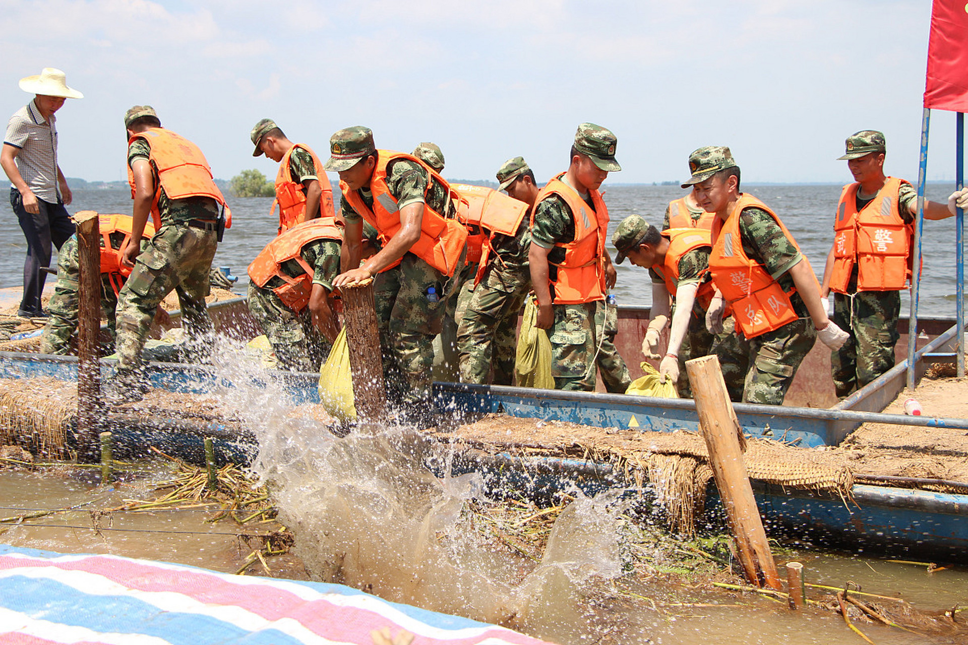 吉林舒兰常务副市长骆旭东等3名公职人员在抢险救灾中因公牺牲