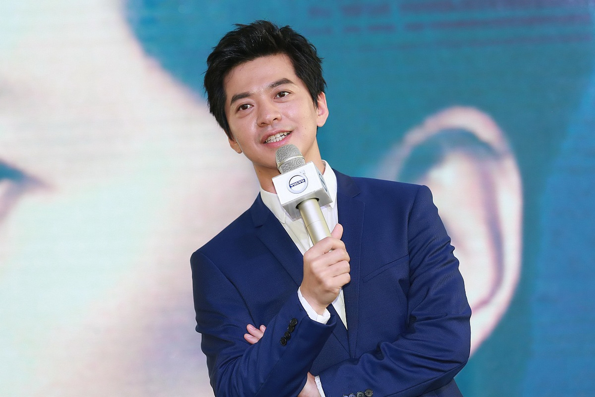 刘欢和李健的唱功对比,这两个人实际上都是内地歌手之中将民族民歌