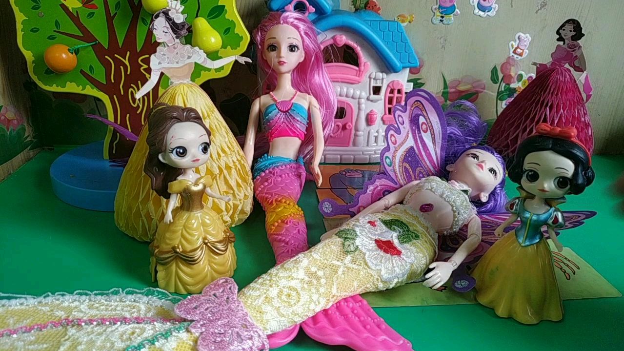 白雪公主给小白雪买了一个漂亮美人鱼