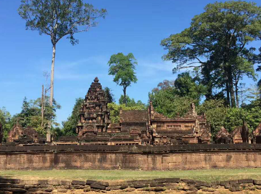 旅游:高棉圣地里的佛塔浮雕