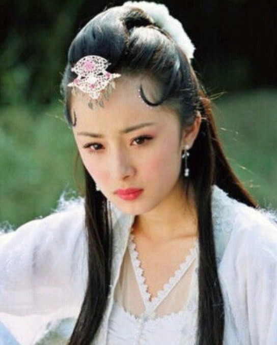 8,2011年播出的《十二生肖传奇》,饰演青璃 转载自百家号作者:娱尾巴