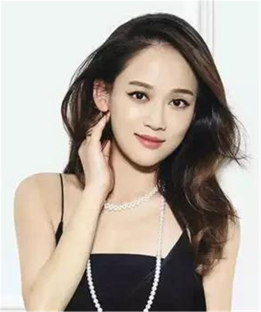 陈乔恩晒美照一头金发如美人鱼,惊呆了网友:侧颜好美