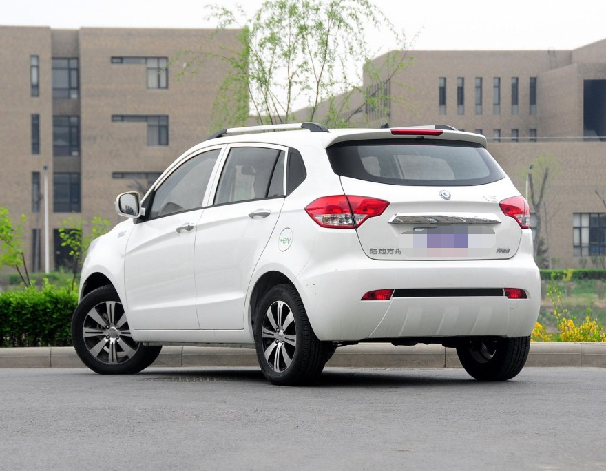 陆地方舟v5 经济型,全新的设计理念,让这款车看起来也很豪华