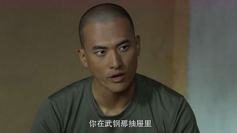 张冲问蒋小鱼，称看见他从武钢抽屉里拿了东西，小鱼说他看走眼了,影视,军旅,好看视频