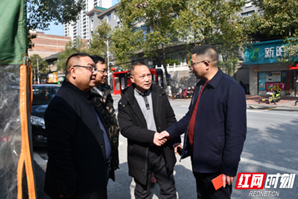 新邵:汤先梧走访慰问城乡困难群体