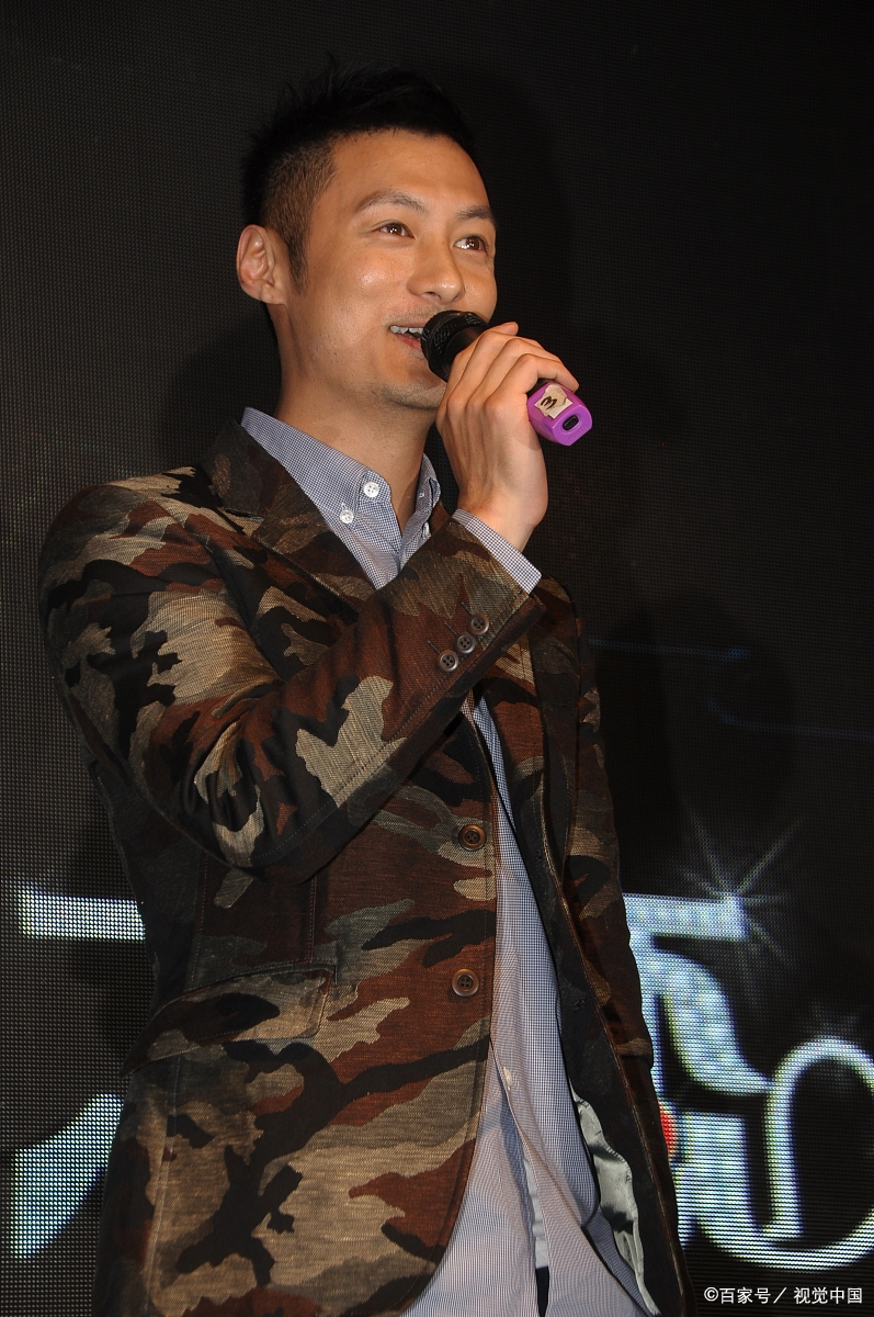 今天我们来说的一个电影叫做《第一诫》,由余文乐,郑伊健,车婉婉