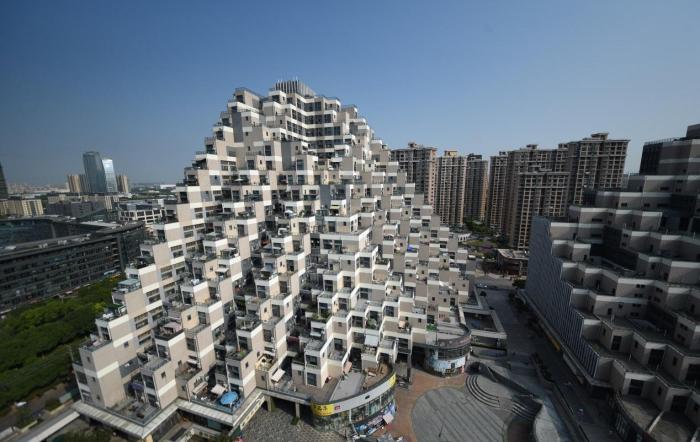 中国又一奇葩建筑,游客们被这山体建筑吸引,被评最丑金字塔