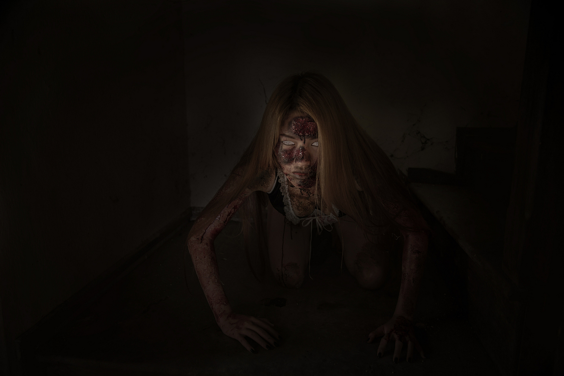 胆小者看的恐怖电影:英国恐怖片《异国阴宅》#恐怖片