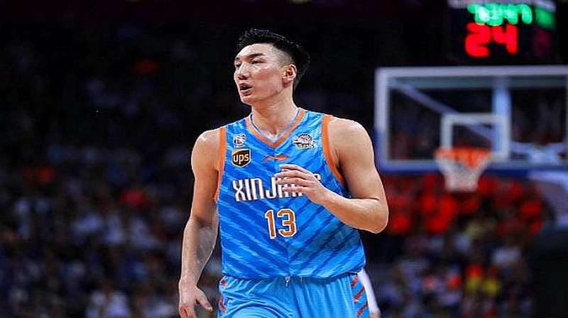 街球叶天向篮球四大网红发出挑战 头盔哥&军