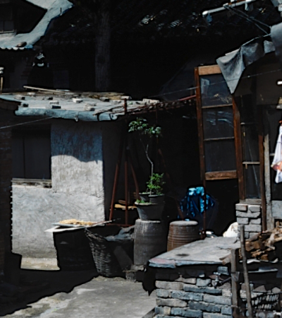 北京,居民自建的住宅;拍摄于1983年.