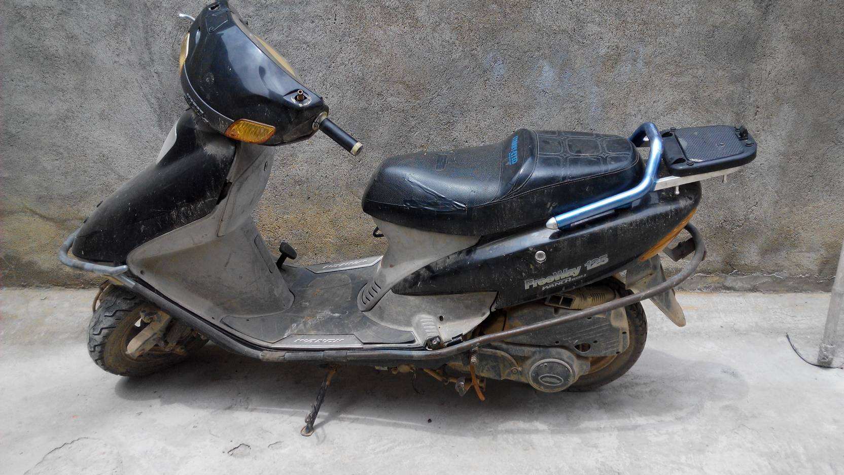 摩托车时代已经过去,废旧的摩托车不要着急卖,这两样先拆掉