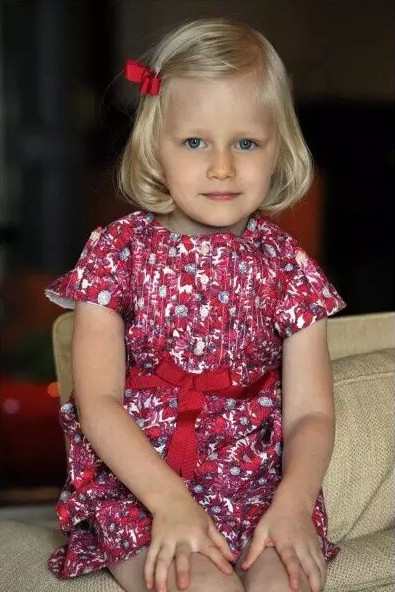 比利时的女王储,被禁止与国王坐飞机汽车,颜值惊艳还是未来女王