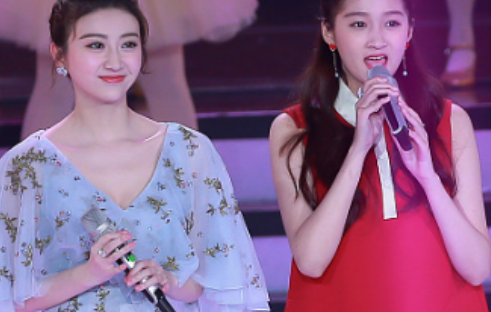 关晓彤景甜同台,却被她的筷子腿成功抢眼,网友:让人移不开眼睛