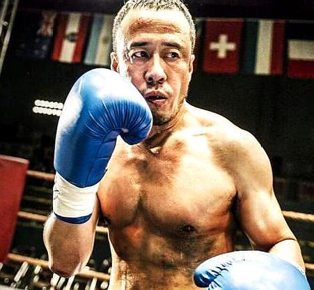 杨坤晒健身照,47岁的他仍坚持健身,身材令人羡慕