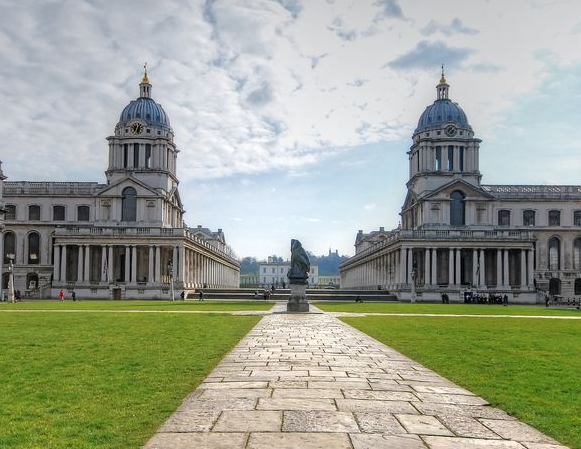 肯辛顿宫(kensington palace)位于肯辛顿花园西侧,是戴安娜王妃的故居