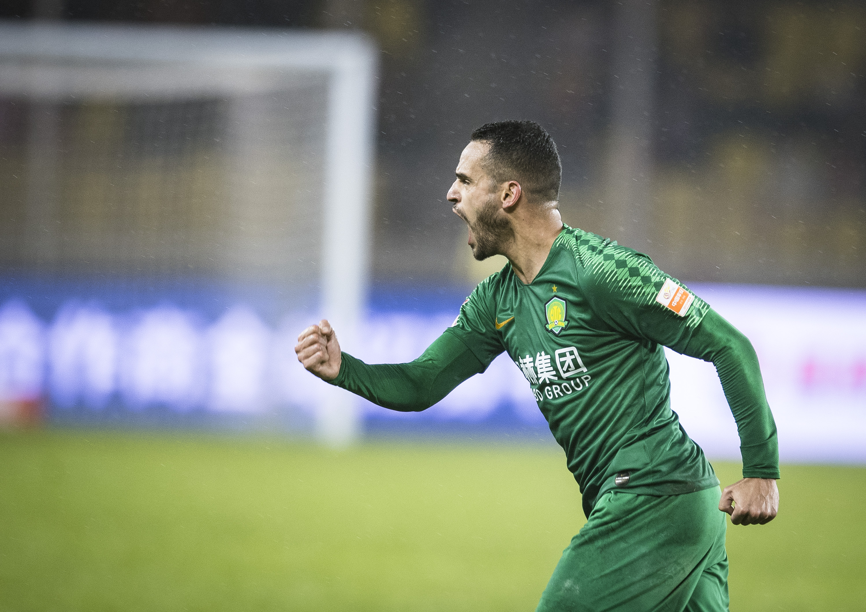 当日,在2019赛季中超联赛首轮比赛中,北京中赫国安队