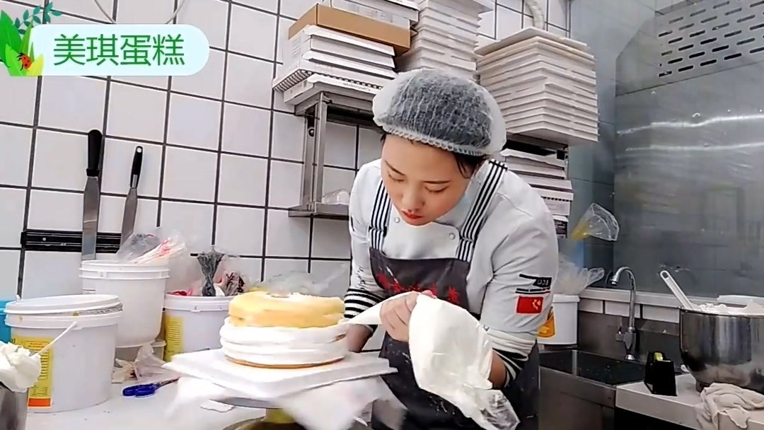 好有创意的一款网红吃鸡生日蛋糕,儿子看了特别喜欢!
