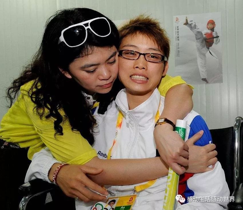 苏丽文14次带伤倒地 全场观众为其鼓掌流泪