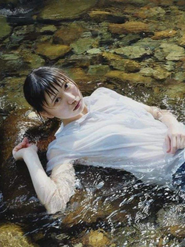 服气!日本80后画一幅《水中少女》,放大8倍,细节太变态了