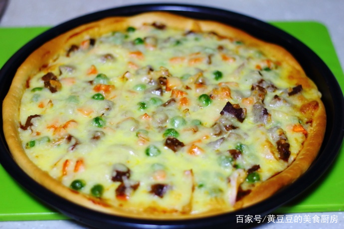 家常牛肉披萨的做法,简单易学,喜欢就收藏起来做给家人吃吧! 家常牛肉披萨的做法,简单易学,喜欢就收藏起来做给家人吃吧!