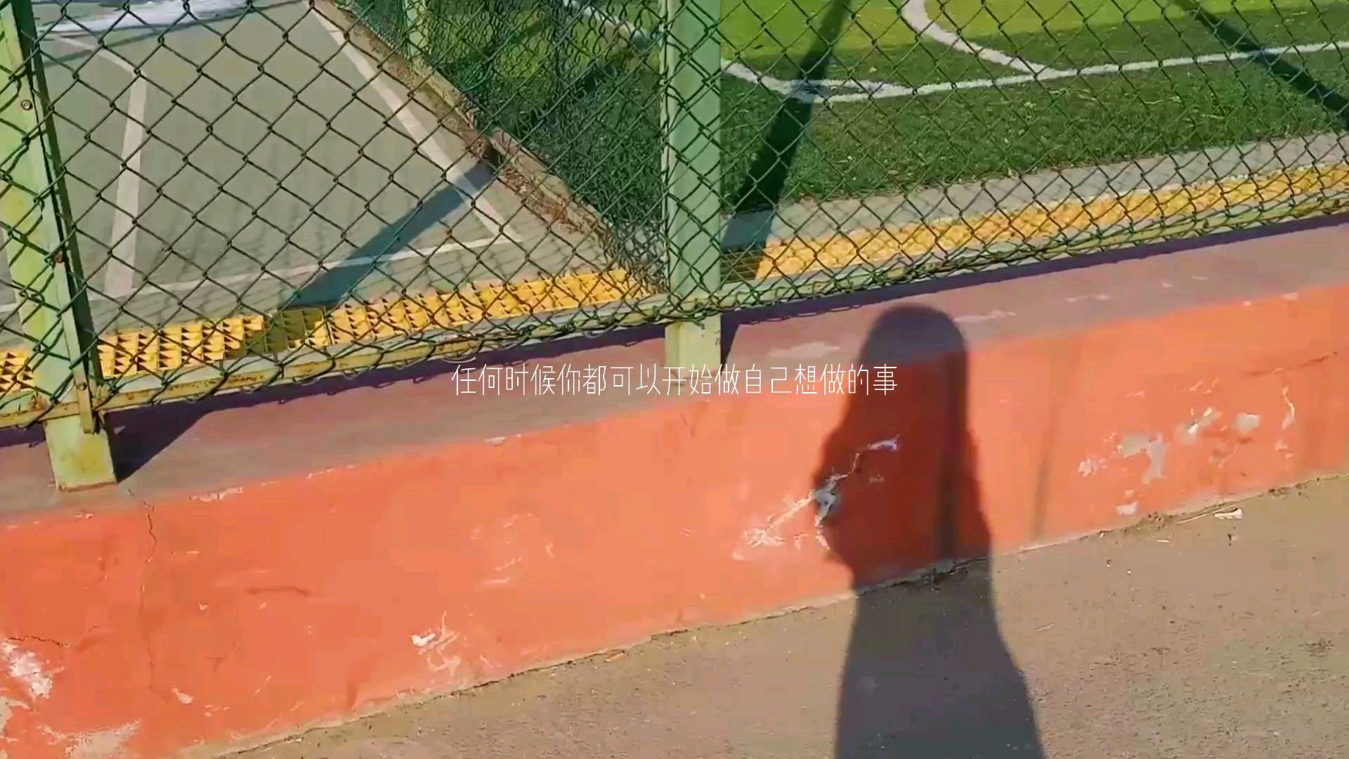 如果满地鸡毛是生活常态、那自我蜕变才是对生活的绝地反击