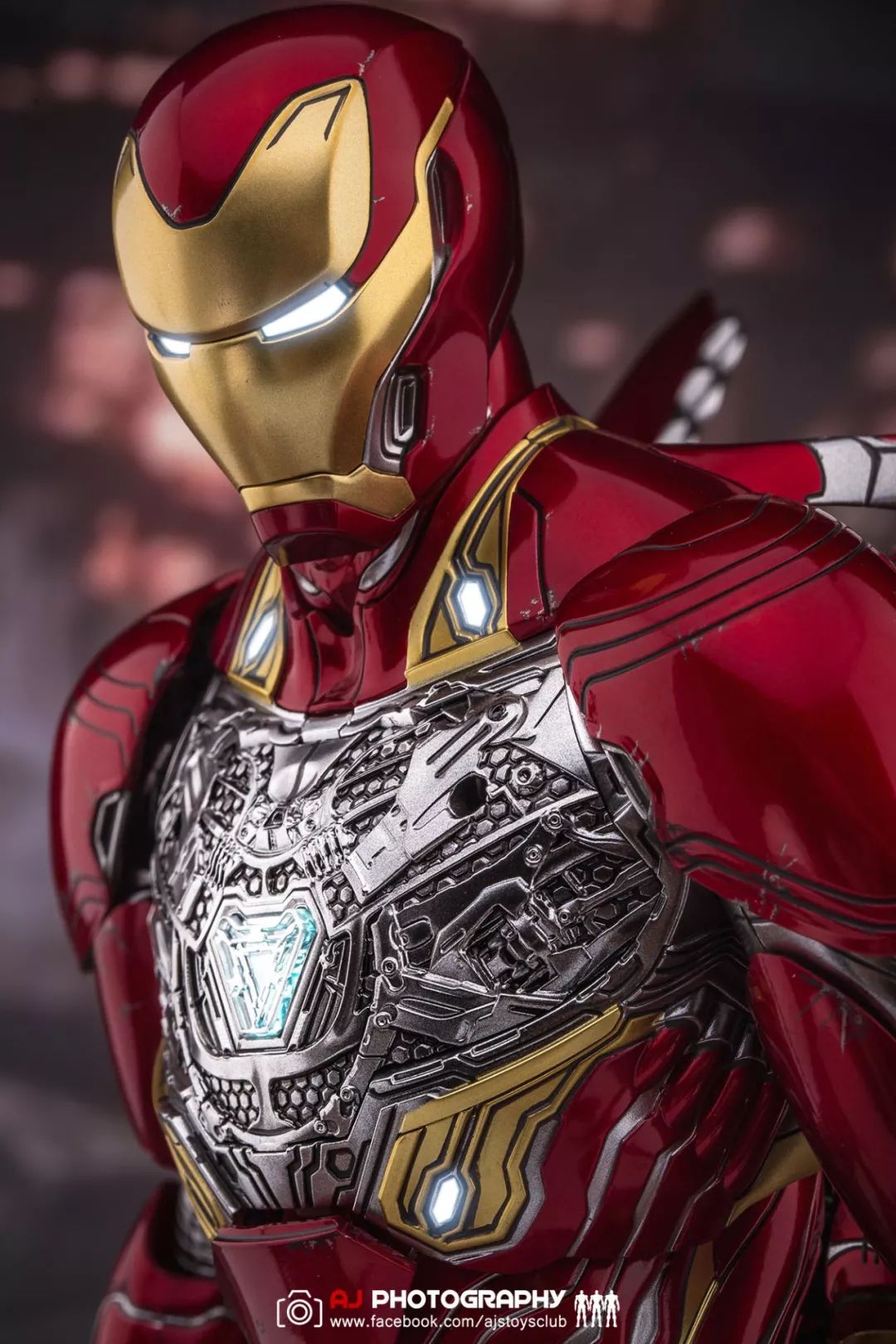 来欣赏下hot toys钢铁侠mk50美图吧!
