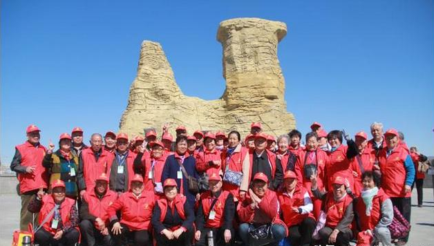 为何"老年旅游团"只要几百块钱?不怕亏本吗?听听导游怎么说