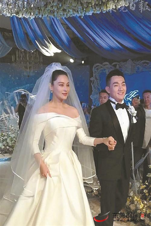 张馨予婚礼拥抱哭泣的妈妈,婆婆却面无表情?何捷举动出人意料