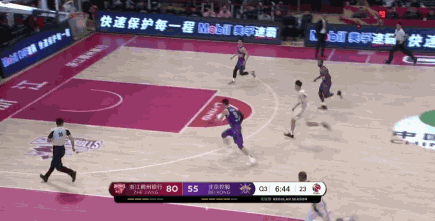 太难了!孙悦惨遭追身大帽罚球还三不沾 马布里该让他歇一歇了