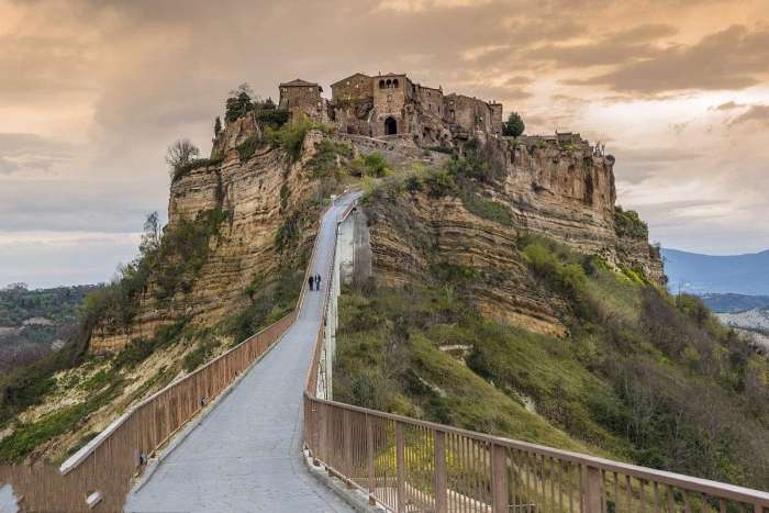 世界上最神秘的一座空中城堡,曾被称为"鬼城",今成天空之城