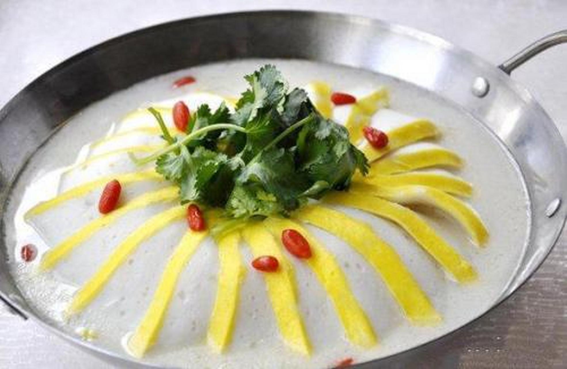 赤壁鱼糕赤壁传统名菜.源于战国.