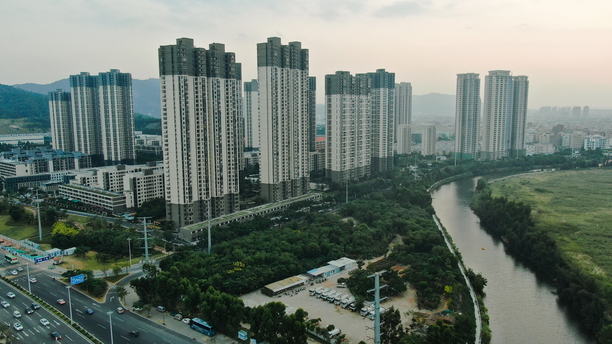 航拍厦门海沧适合宜居的地段,海沧万科城,靠海环境美