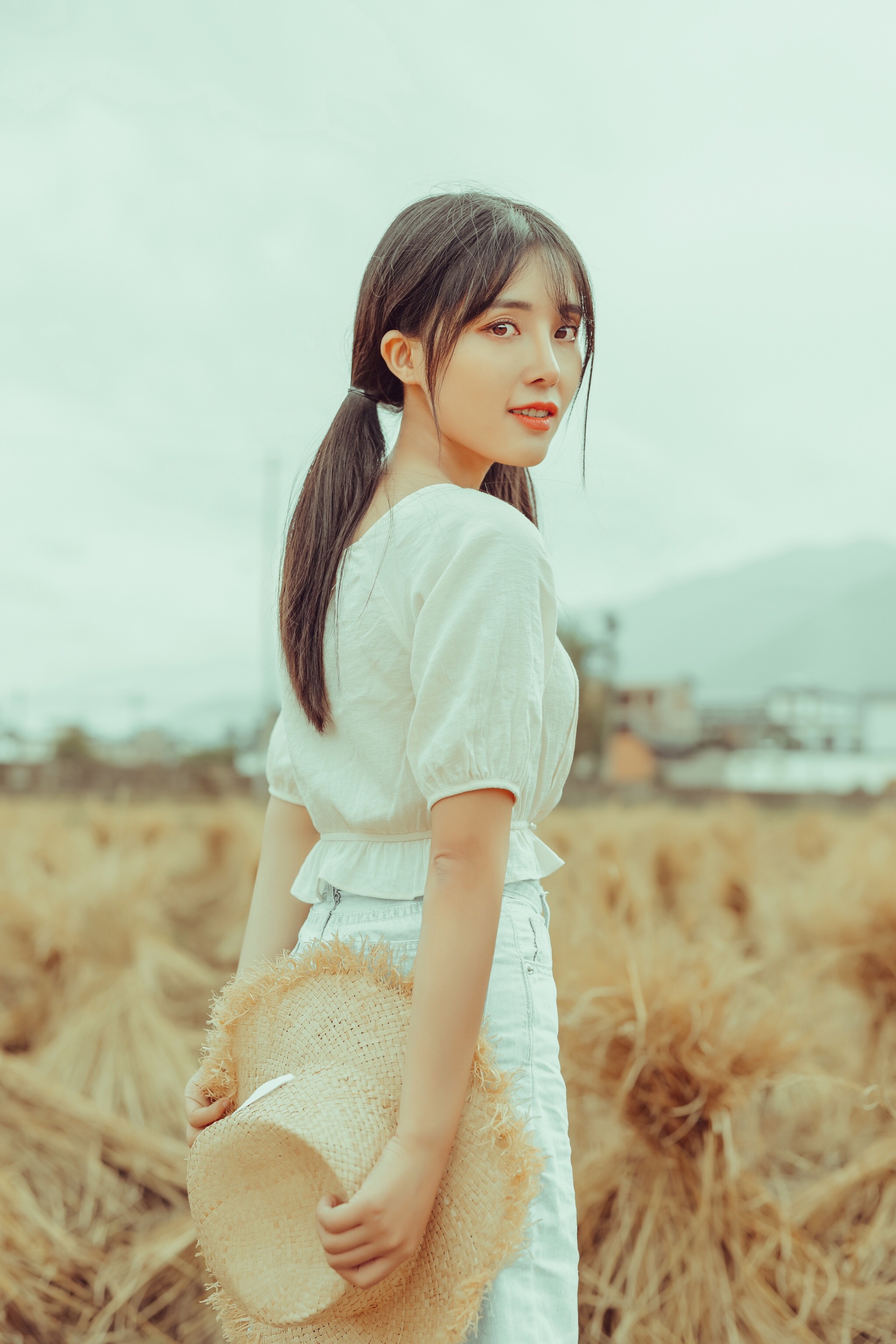 人像摄影 喜欢去地里干活的姐姐,你敢娶这样的美女吗?