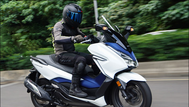 舒适的通勤体验2019款本田forza中型踏板摩托车试驾体验