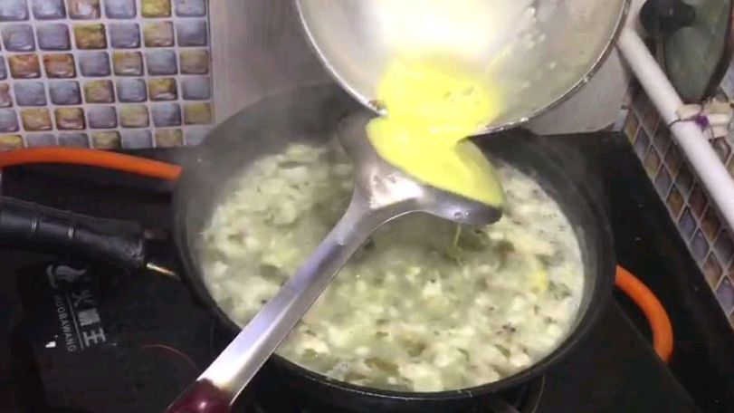 自家腌制的刺蕨酸菜做的不烂汤,跟我这样做,特别好喝哦