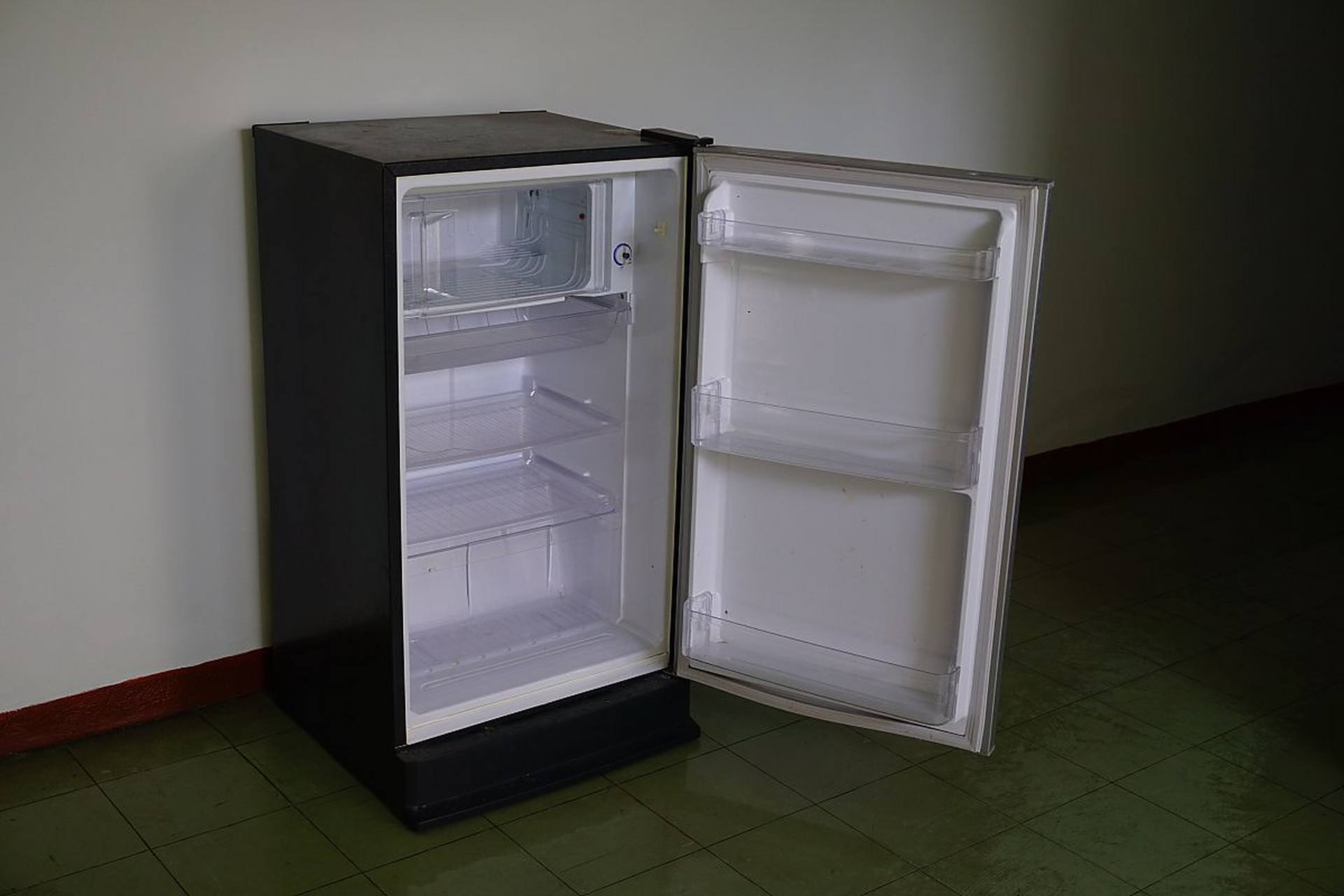 冰箱冷冻室不制冷可能是由于电源和电路,温控器故障,冷凝器和制冷剂