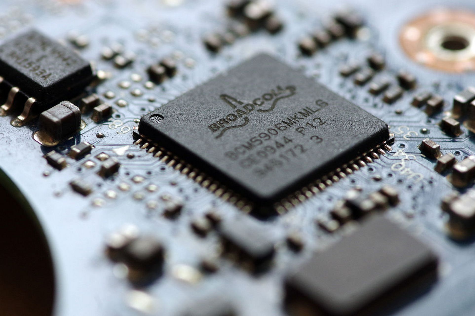 【中兴通讯不具备芯片生产制造能力】近期,有多家媒体对中兴通讯在