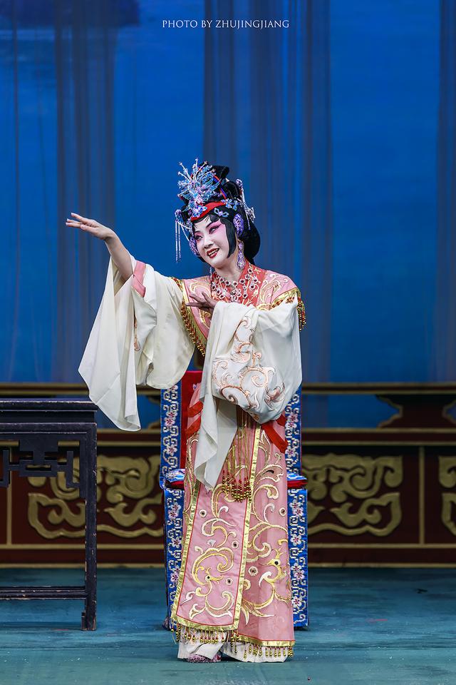 王岳凌主演京剧《王熙凤大闹宁国府》