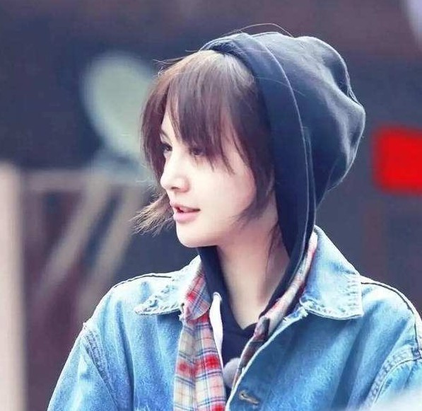 《青春斗》郑爽泳装首秀,与好身材的她同画面,谁输谁赢?