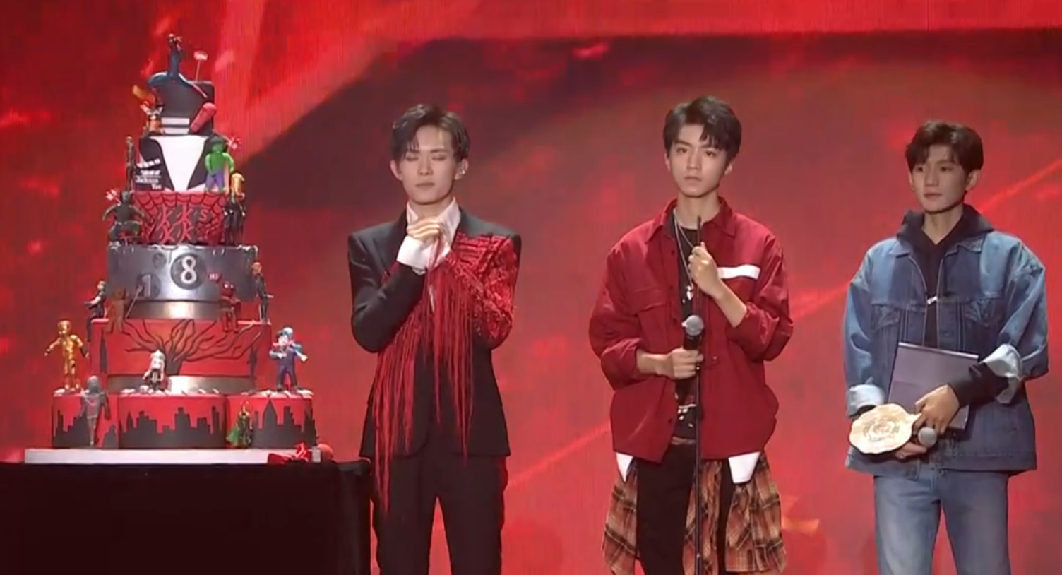 易烊千玺成人礼上,这件作品首次发布,寓意何为?