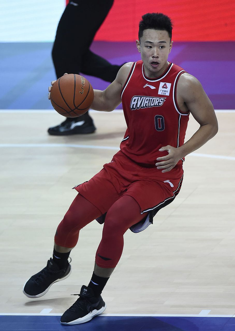 中国男篮集训贺希宁恐被淘汰  关于深圳队的后卫球员贺希宁,目前他