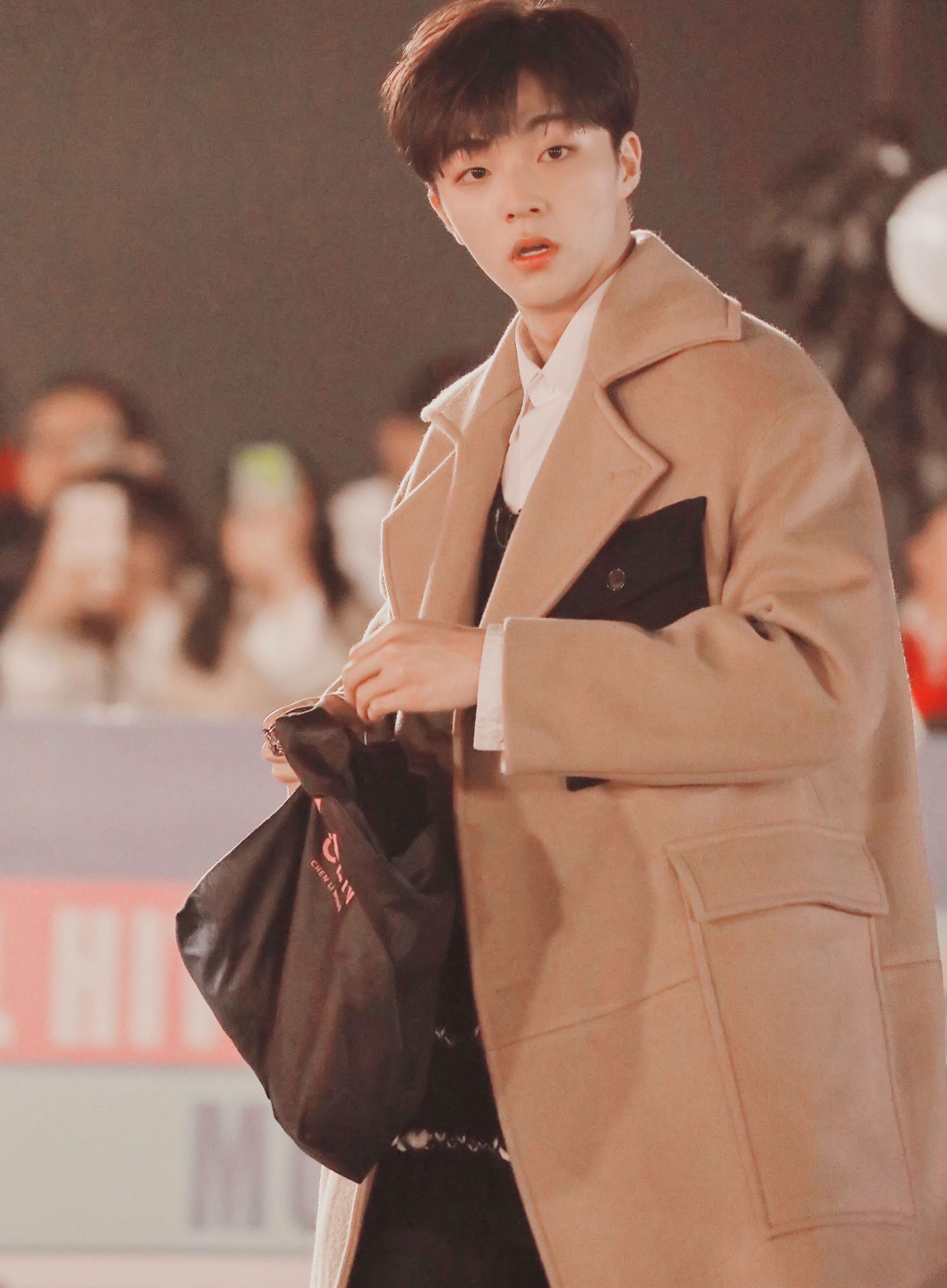 张艺兴懵懂理解花路一词,陈立农深夜贴心送温暖,优秀的两个男孩