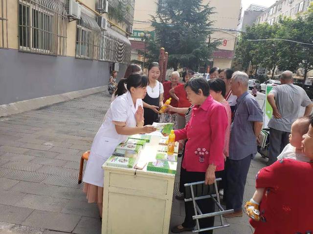 合阳金水社区开展"三减三健"知识进小区活动