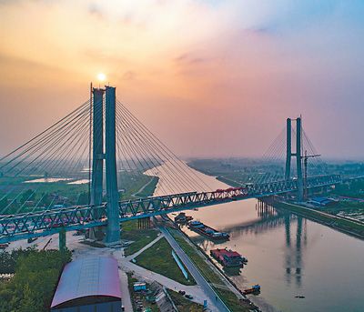 裕溪河特大桥合龙