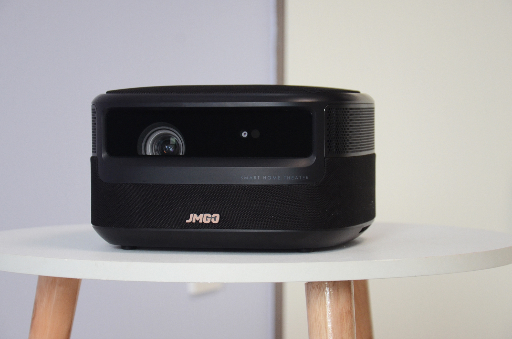 你的客厅观影"新装备",坚果v10智能投影仪上手评测